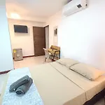 Erlis Place 17B A Solo Una Cuadra De La Playa Y El Malecon