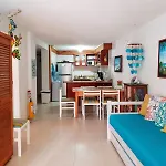 1 Cuadra De La Playa Principal Apartamentos Top