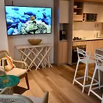 Modern New 3 Bedroom Apartment 5Min To Beach Shops Restaurants