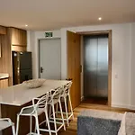 Modern New 3 Bedroom Apartment 5Min To Beach Shops Restaurants