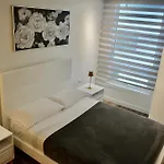 Modern New 3 Bedroom Apartment 5Min To Beach Shops Restaurants