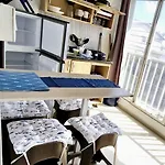 Coco\'S Beachside Apartment