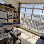 Coco\'S Beachside Apartment