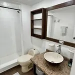 Apartamento En El Centro De San Andres Islas Con Vista Al Mar- Edificio Bay Point 703