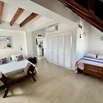 Apartamento En El Centro De San Andres Islas Con Vista Al Mar- Edificio Bay Point 703