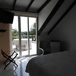 Lili House