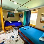 Yellow Moon Guesthouse & Apartments