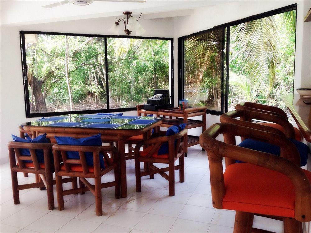 Casa De Flores Tropical Hotel