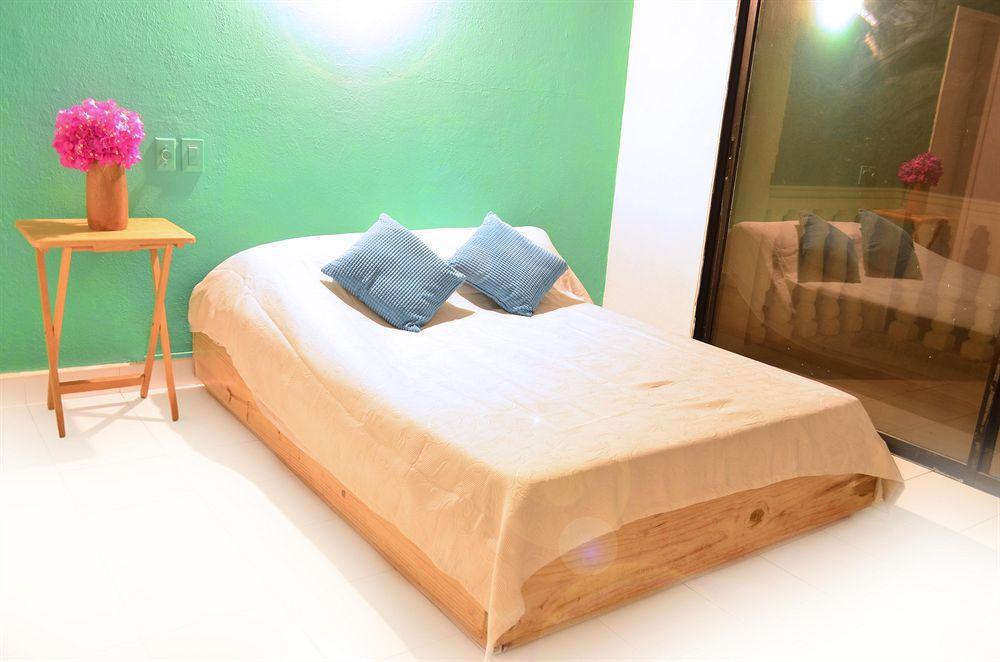 Casa De Flores Tropical Hotel