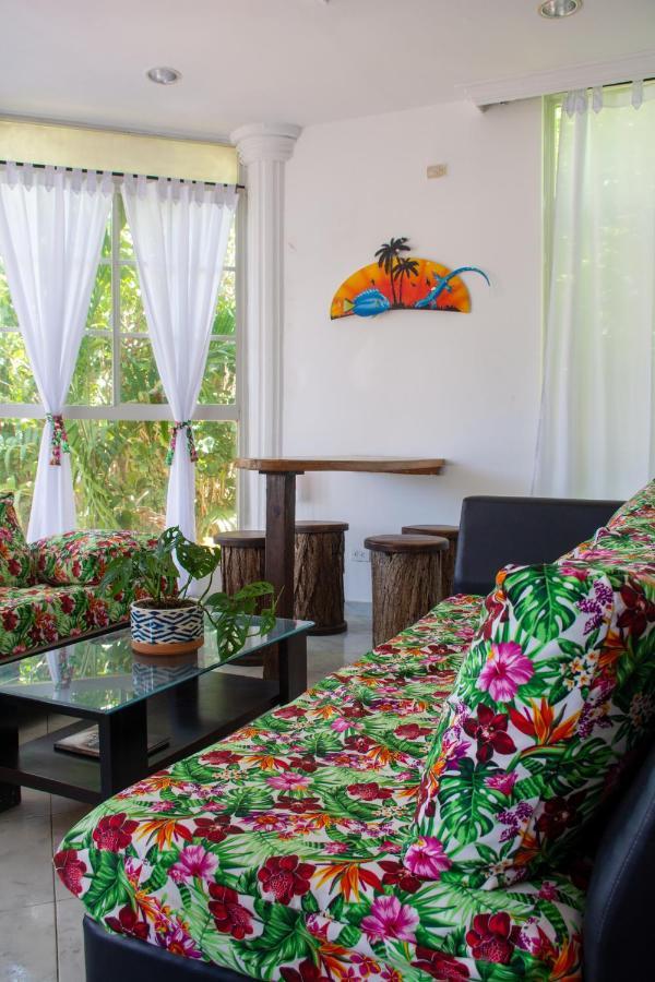 Bed & Breakfast Mahalo House - Tu Casa En Isla - 3*