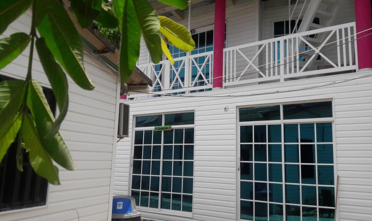 Nativa Miss Zelzel Place Hostal