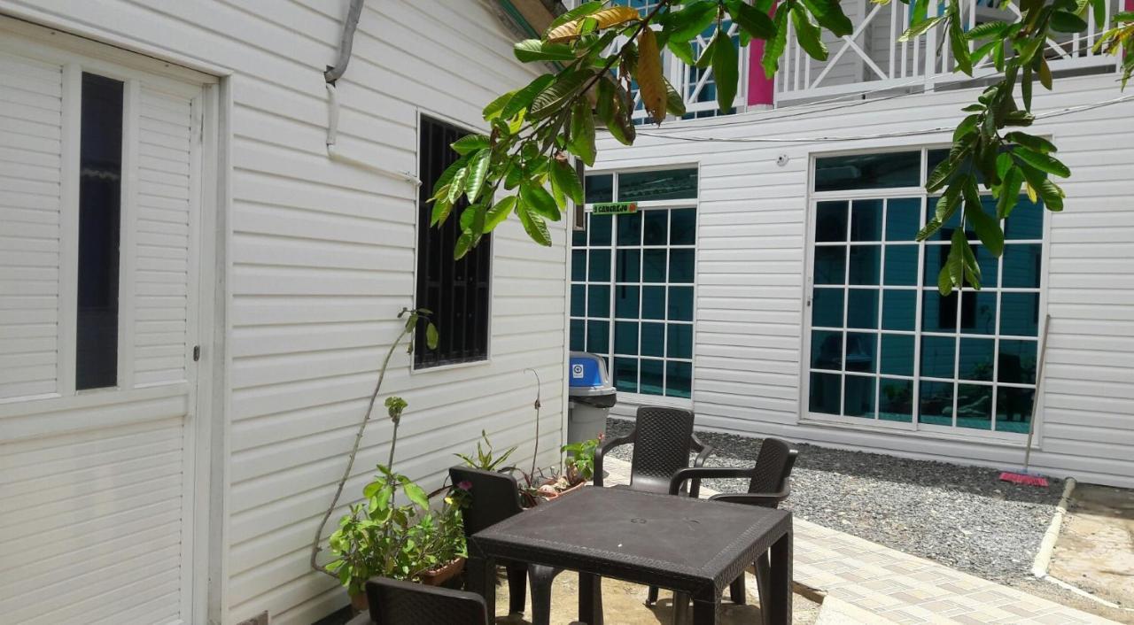 Nativa Miss Zelzel Place Hostal