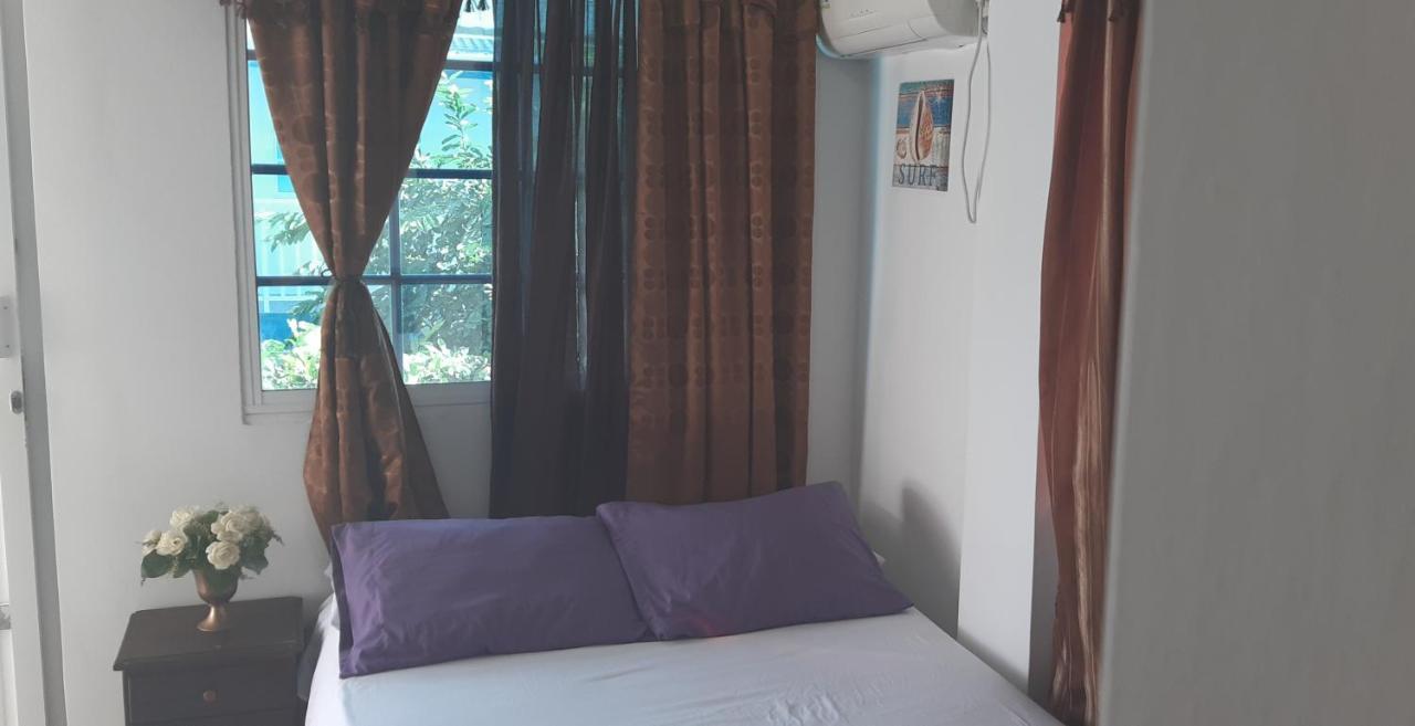 Nativa Miss Zelzel Place Hostal