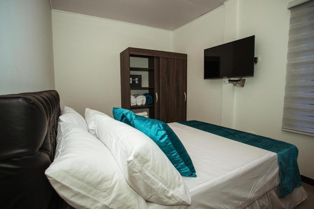 Pensión Galyrod House 4*