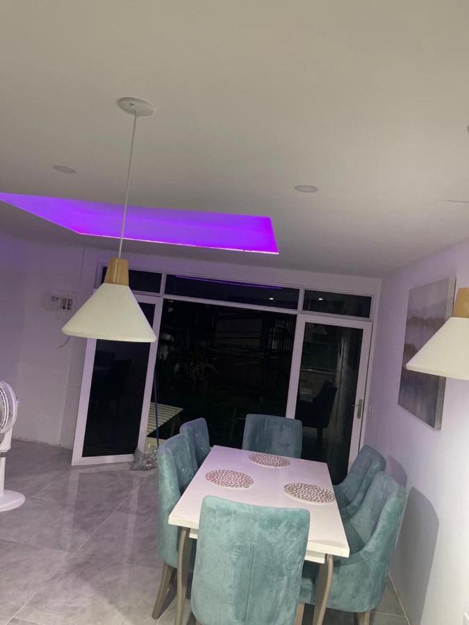 Danisha's Place Vip Apartamento