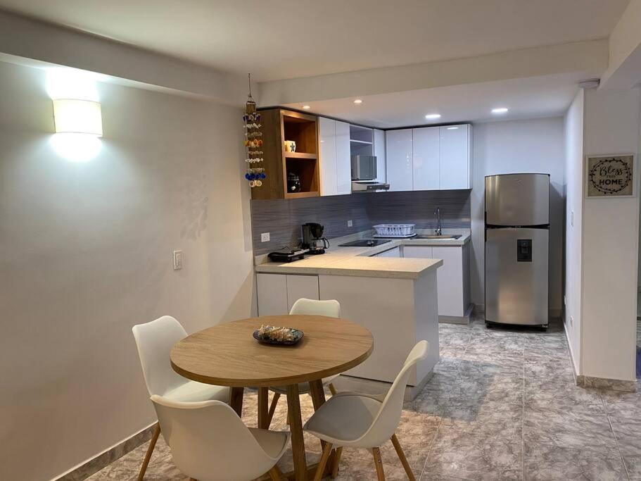 Apartamento Hermoso Recién Remodelado Zona *