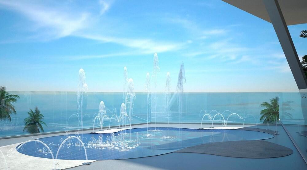 Grand Sirenis Hotel