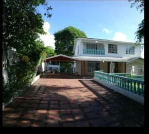 Queen Elizabeth Natural Luxury *