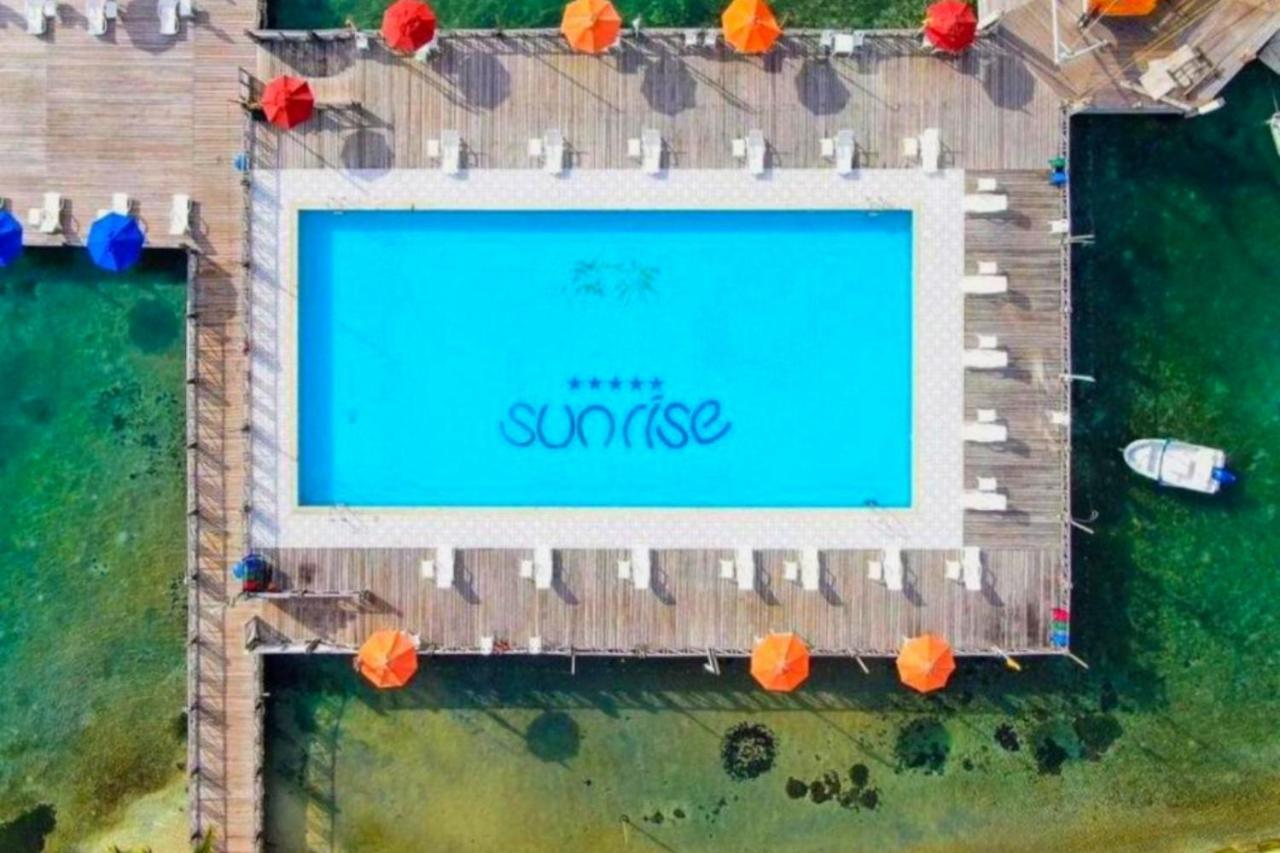 En Sun Rise Con Vista Al Mar Y Playa Privada Apartamento