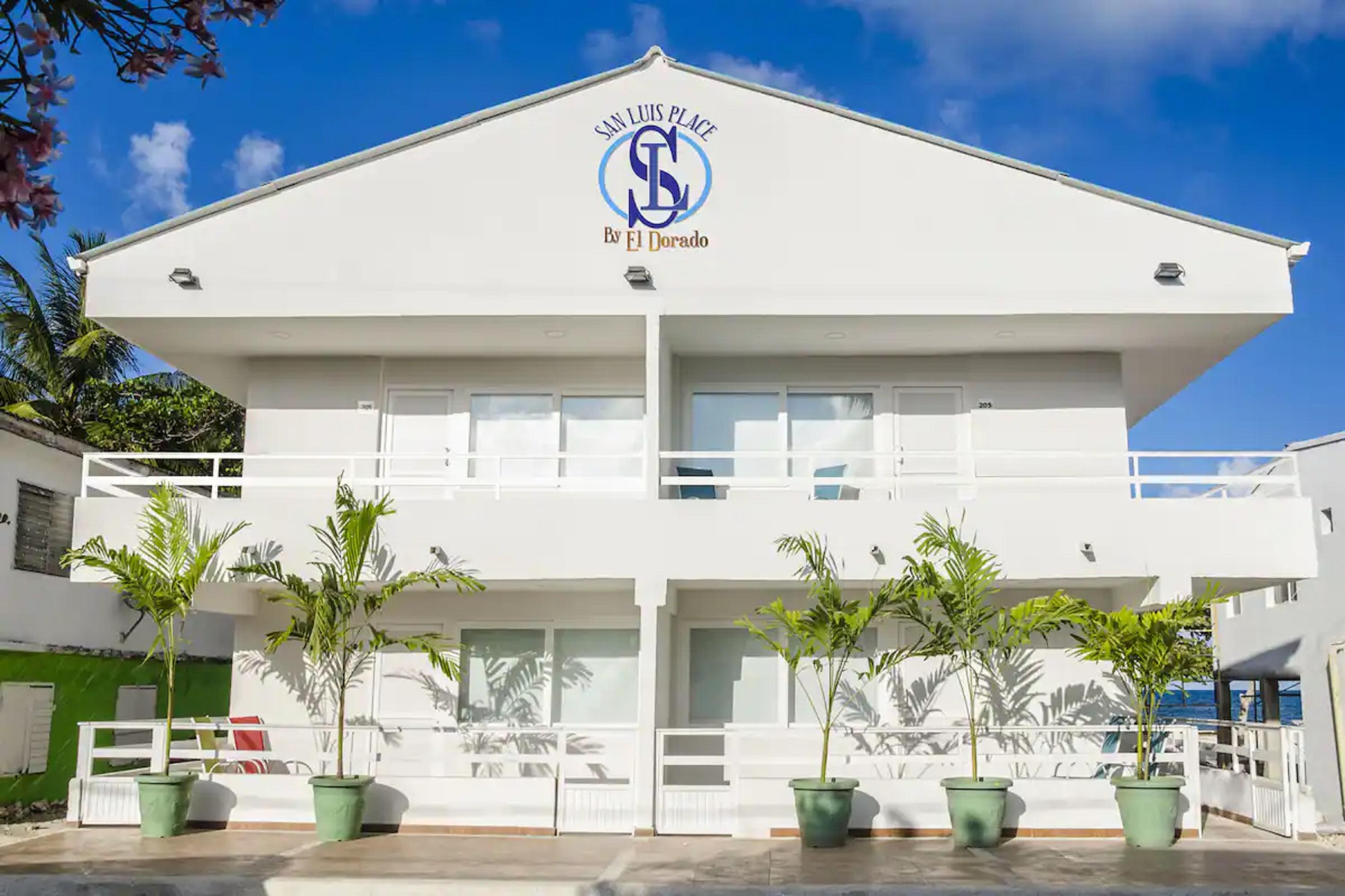 San Luis Place By Dorado 2*