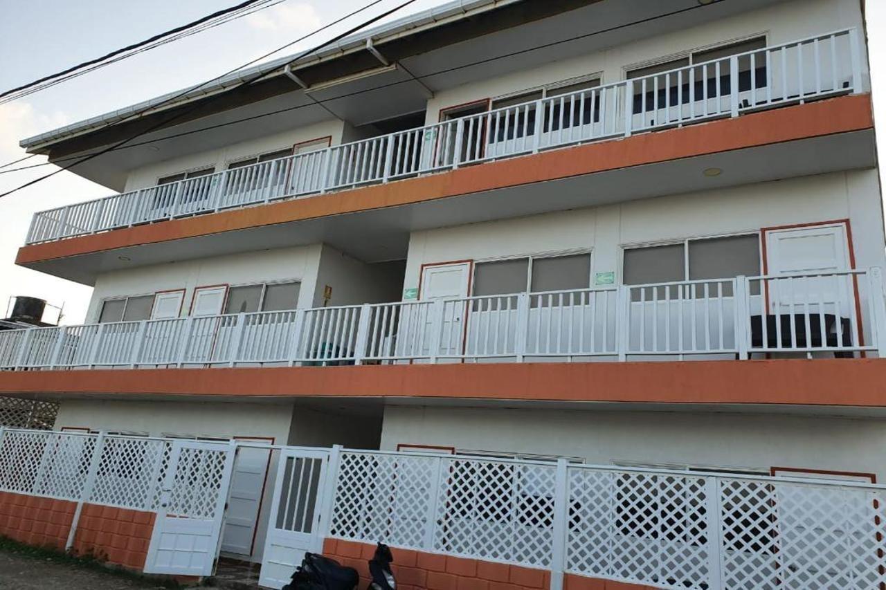 Victoria's Gennie Bay Village Guest house 2*