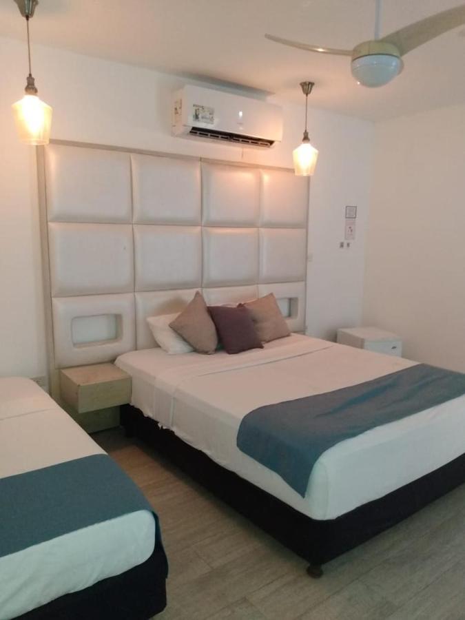 Aw Holiday Palace Resort *