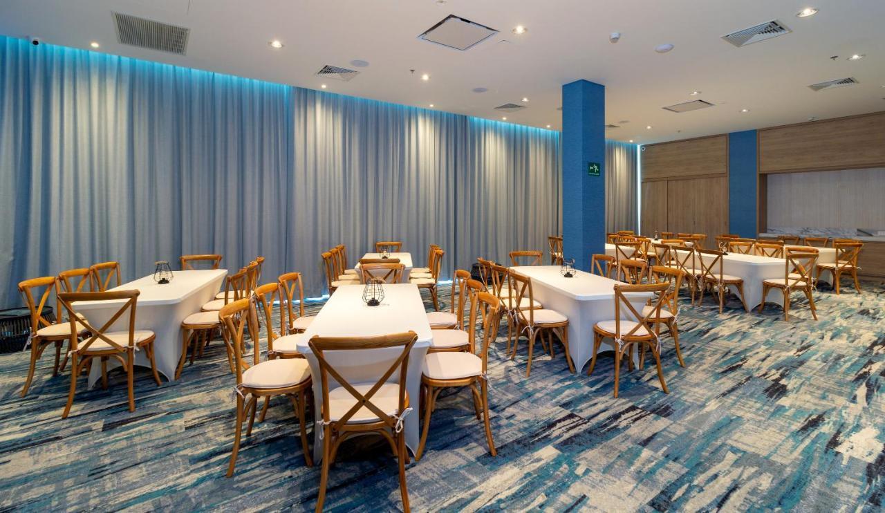 Aquamare 4*