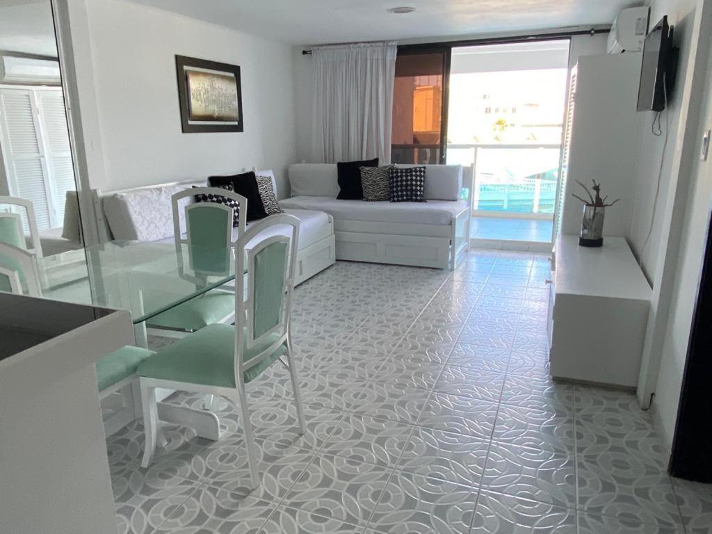 Bay Club By Top Location Apartamento
