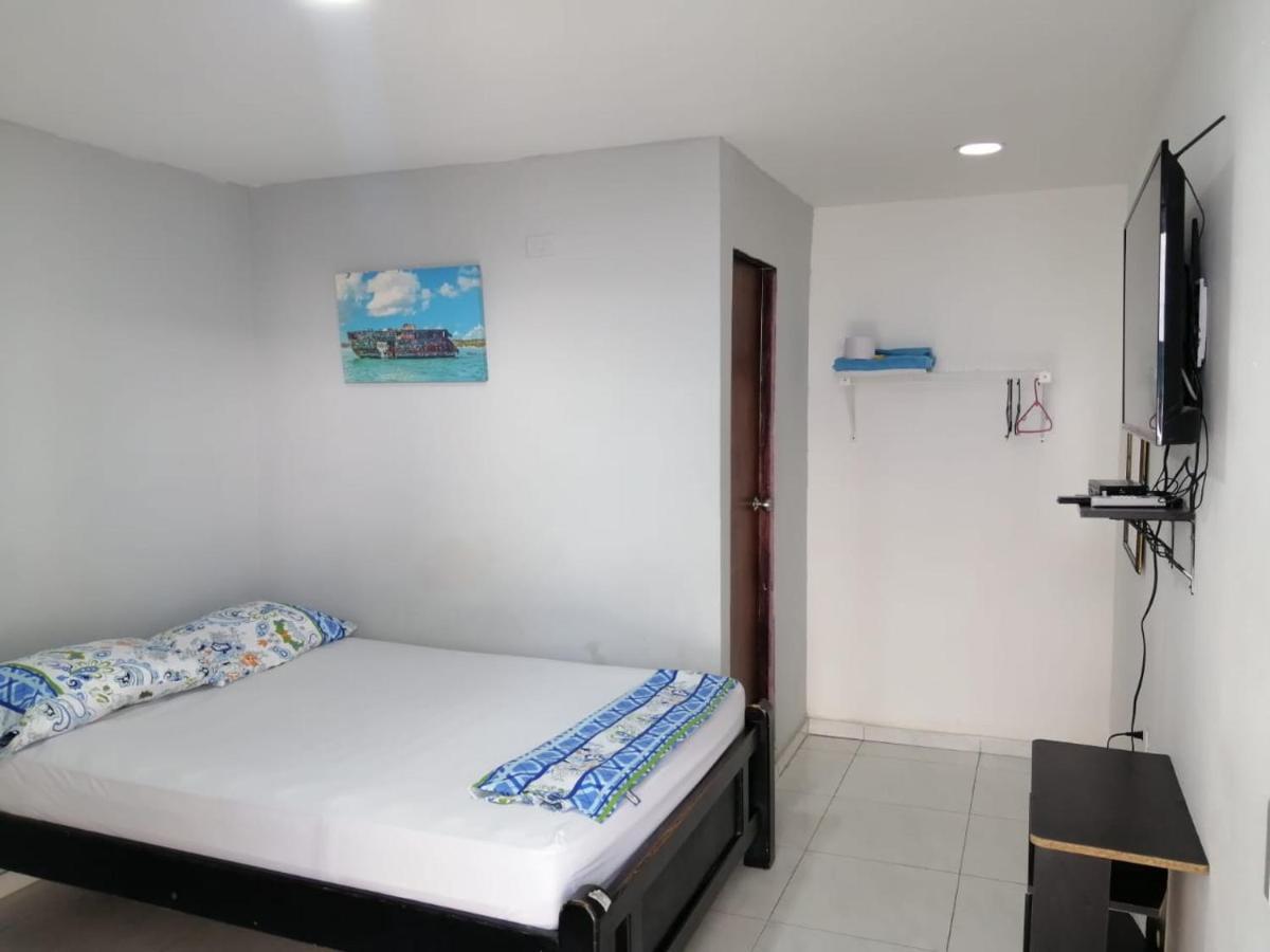 Islander Blue House Hotel *