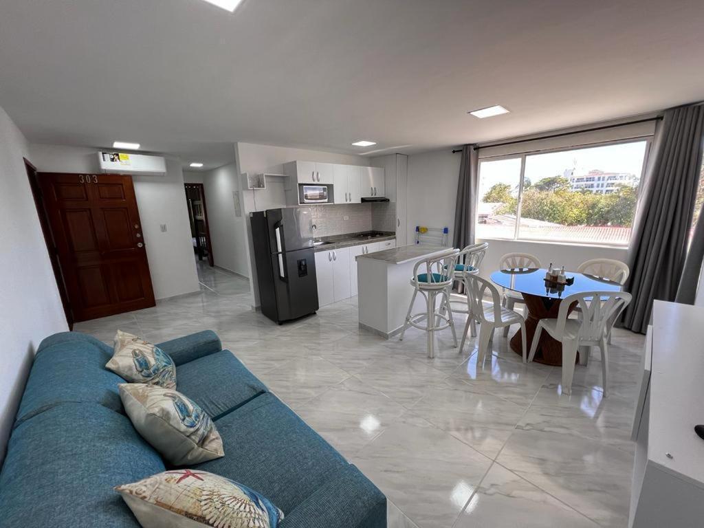 Liliana Prado Edificio Bailey Boat 303 *