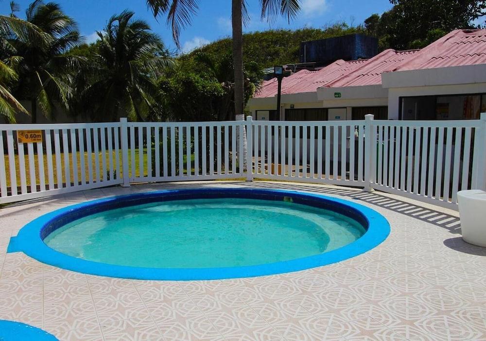 Hotel On Vacation Blue Reef