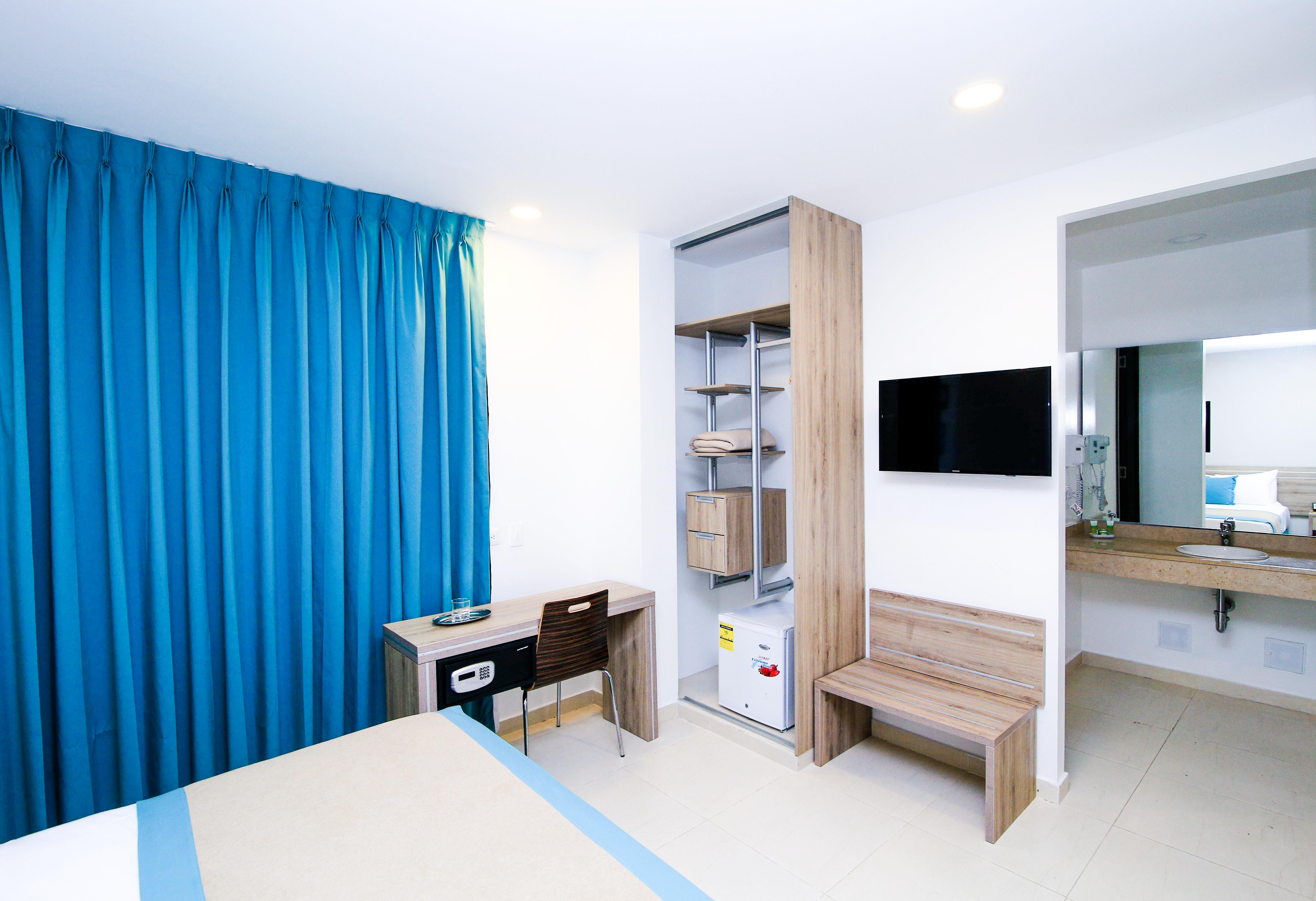 Hotel Portobelo Plaza De Americas 4*