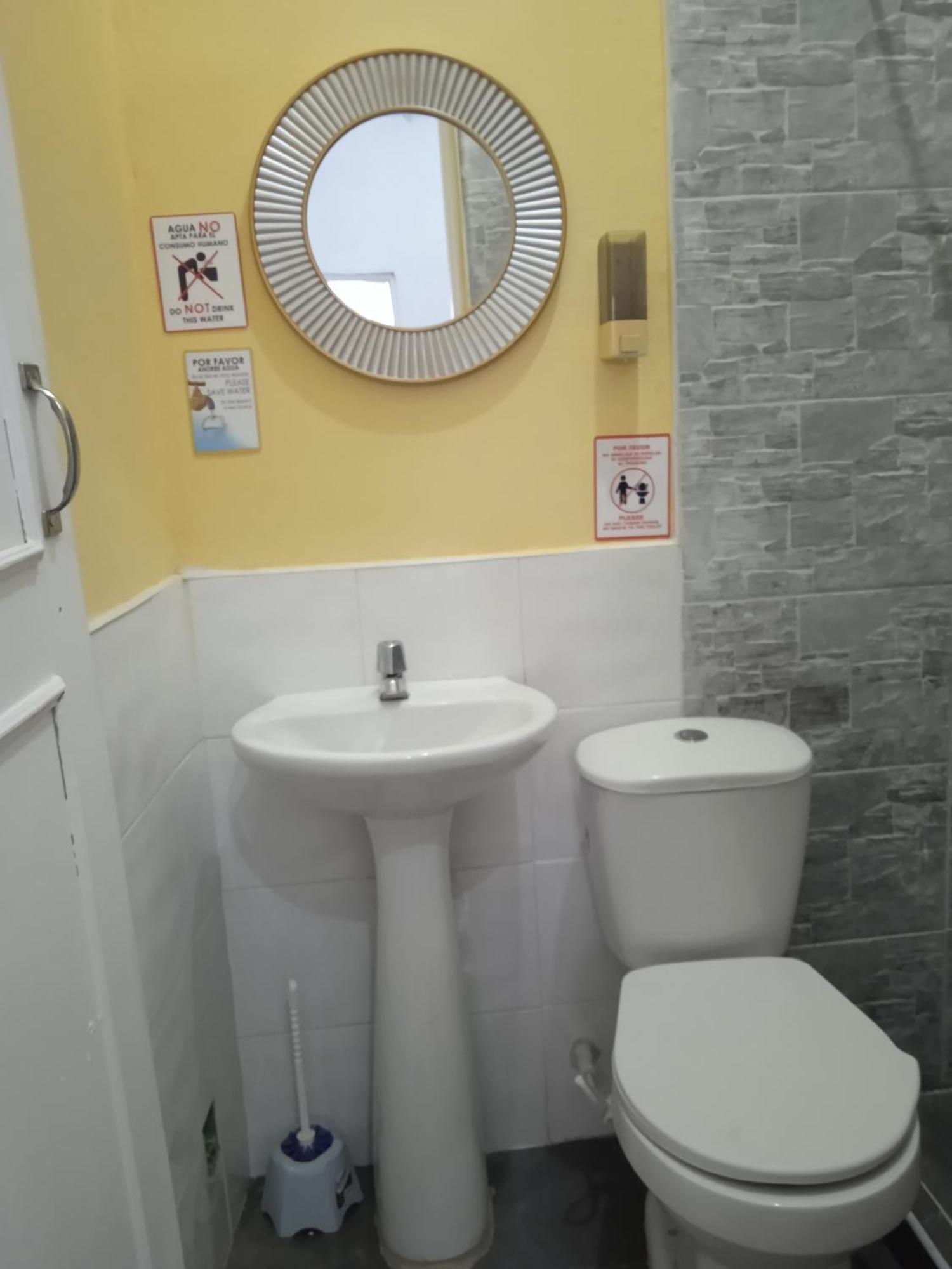 A Dos Cuadras De Sprattbight Apartamento *