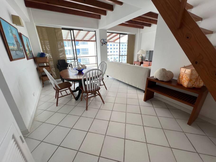 Penthouse Con Vista Al Mar Y Balcon