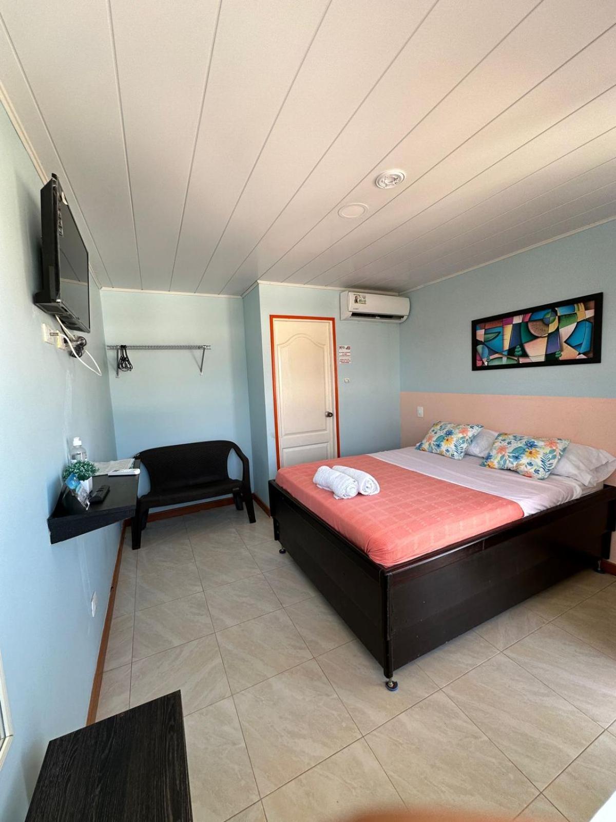 Guest house Victoria's Gennie Bay Village 2*