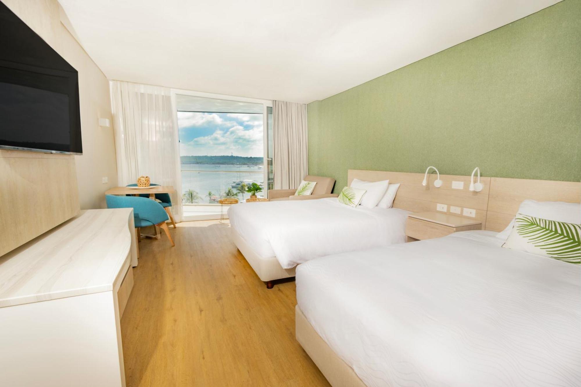 Grand Sirenis Hotel