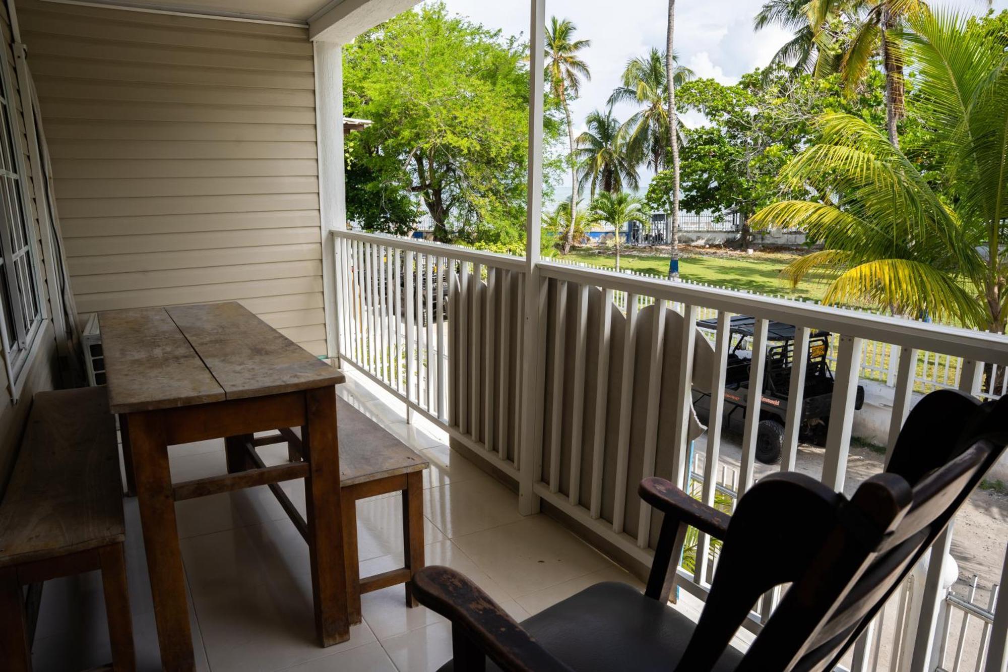 Rocky Cay Guest house *