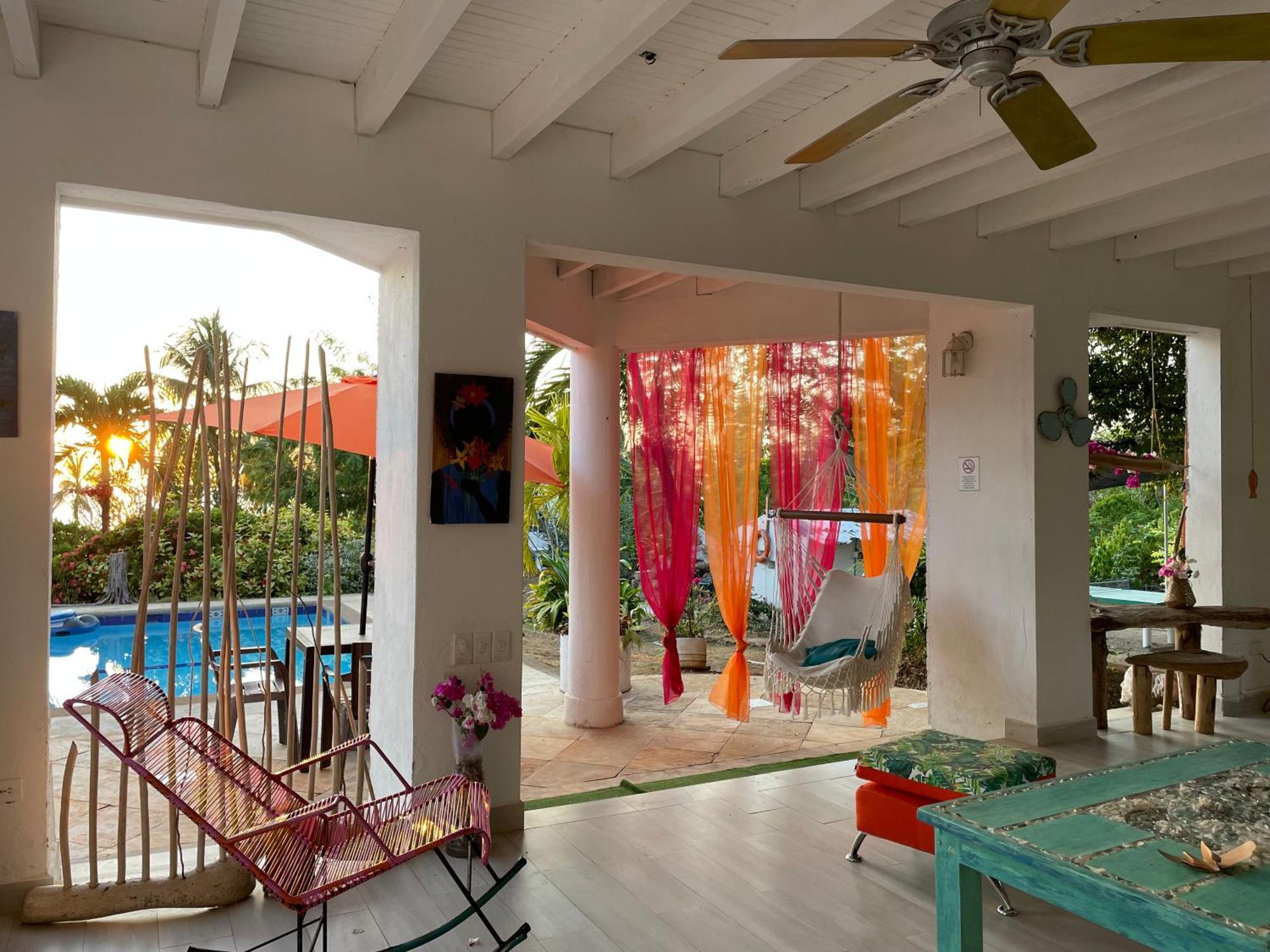 Casa De Flores Tropical Hotel