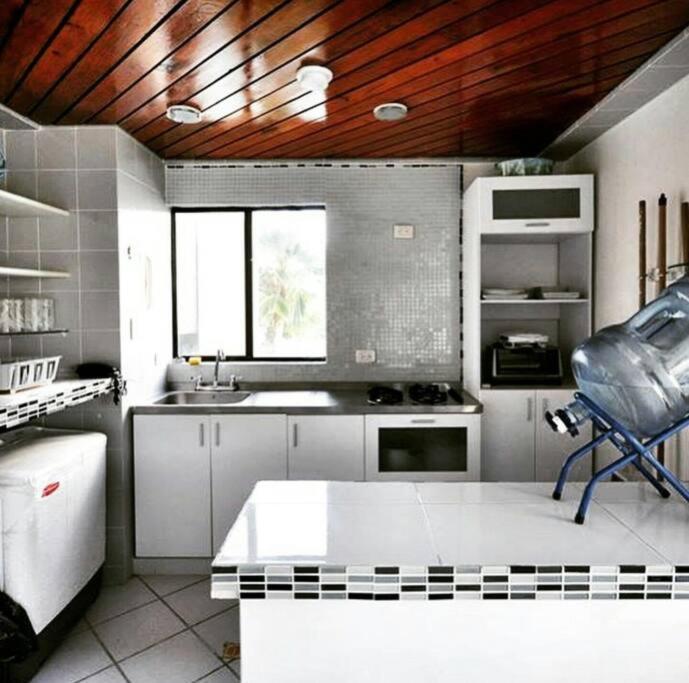 Apartamento En Frente Al Mar Con Piscina