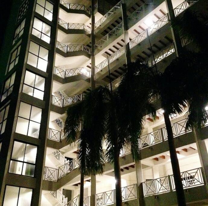 Apartamento En Frente Al Mar Con Piscina *