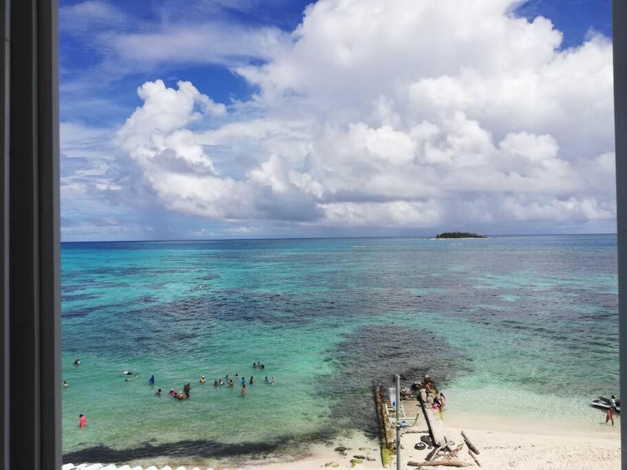 Frente A La Mejor Playa De La Isla: Vista Hermosa