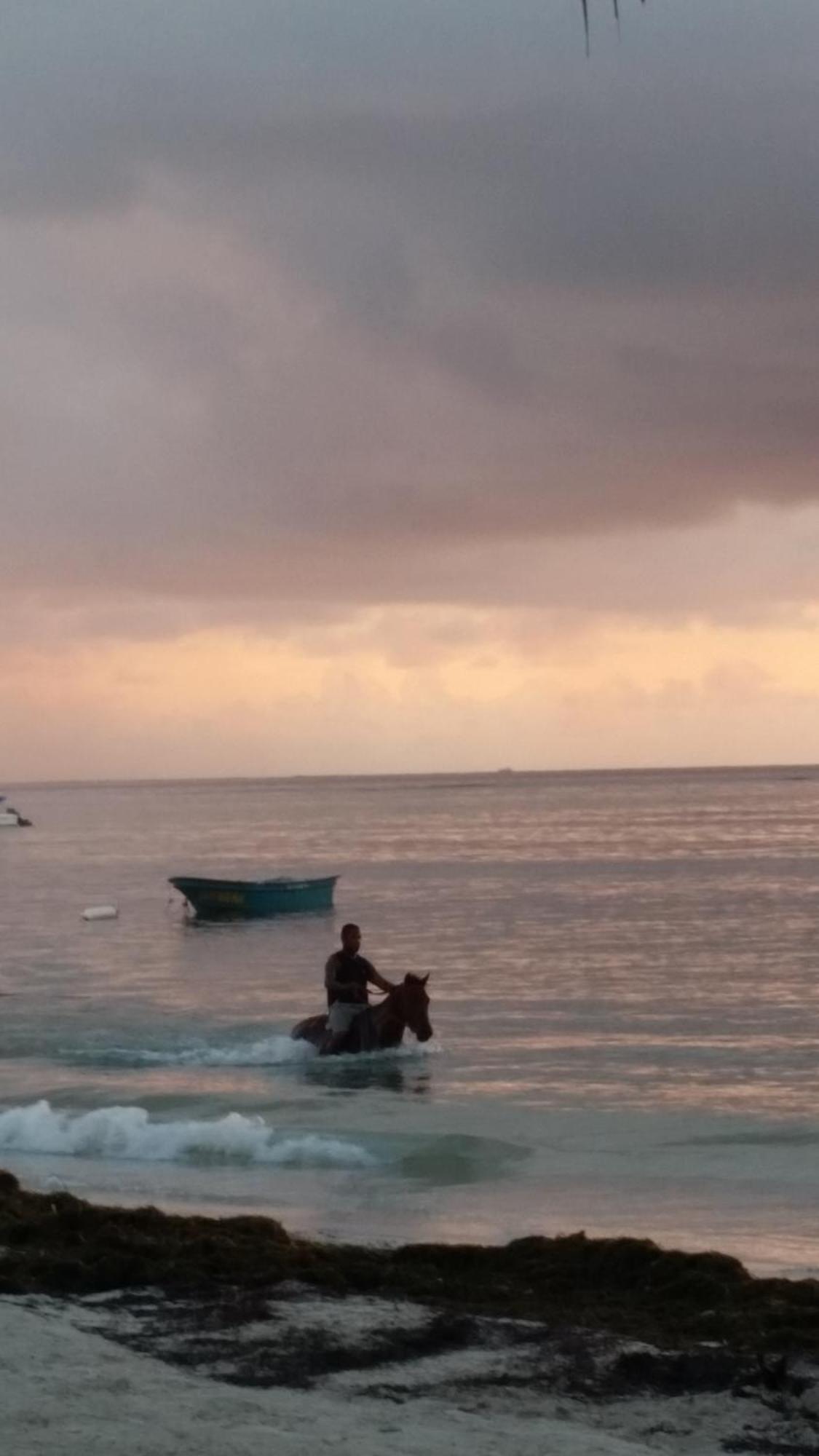 Sunny Days San Andrés