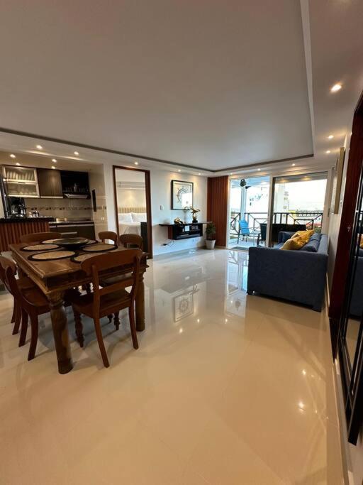 Lujoso Con Vistas Al Mar Y Excelente Ubicacion En Apartamento San Andrés