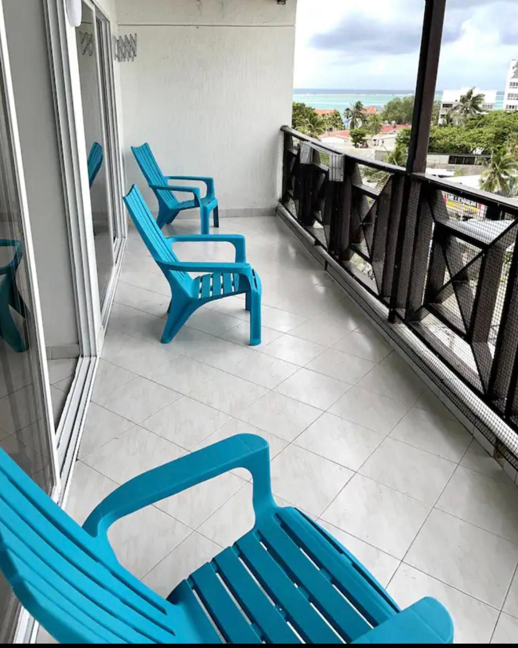 1 Cuadra De La Playa Principal * San Andrés