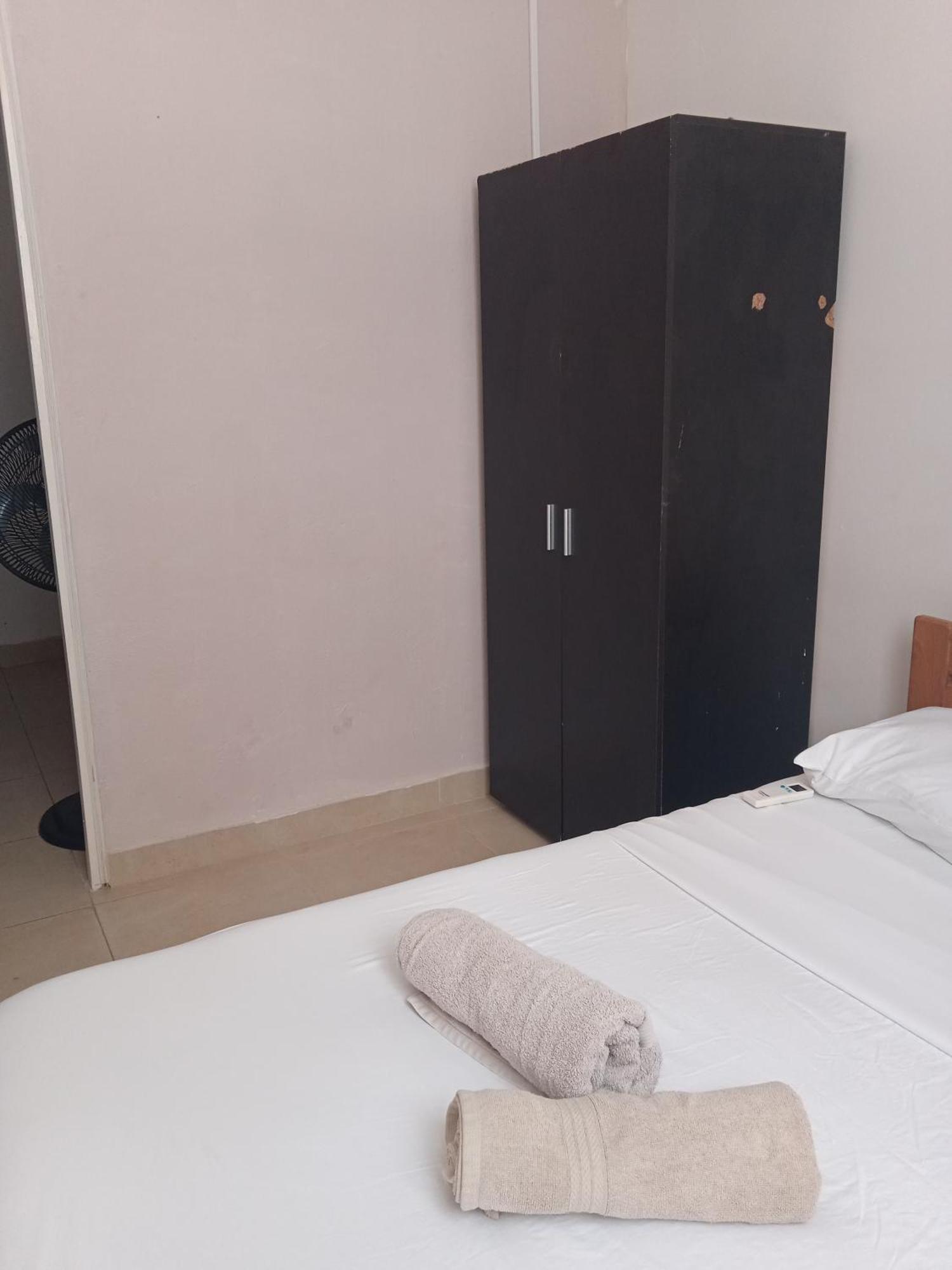 A Dos Cuadras De Sprattbight Apartamento