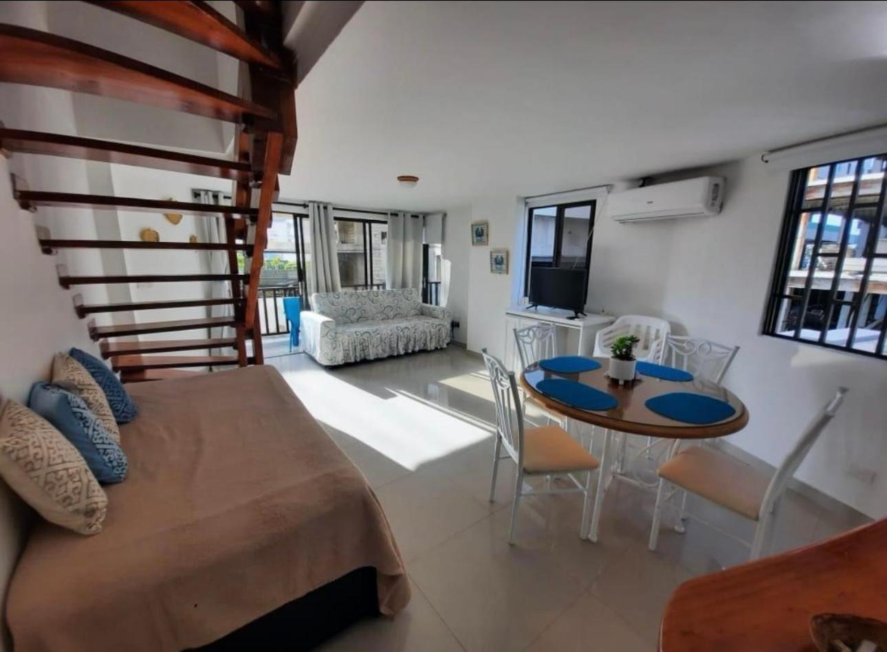 Apartamento 1 Cuadra De La Playa Principal *