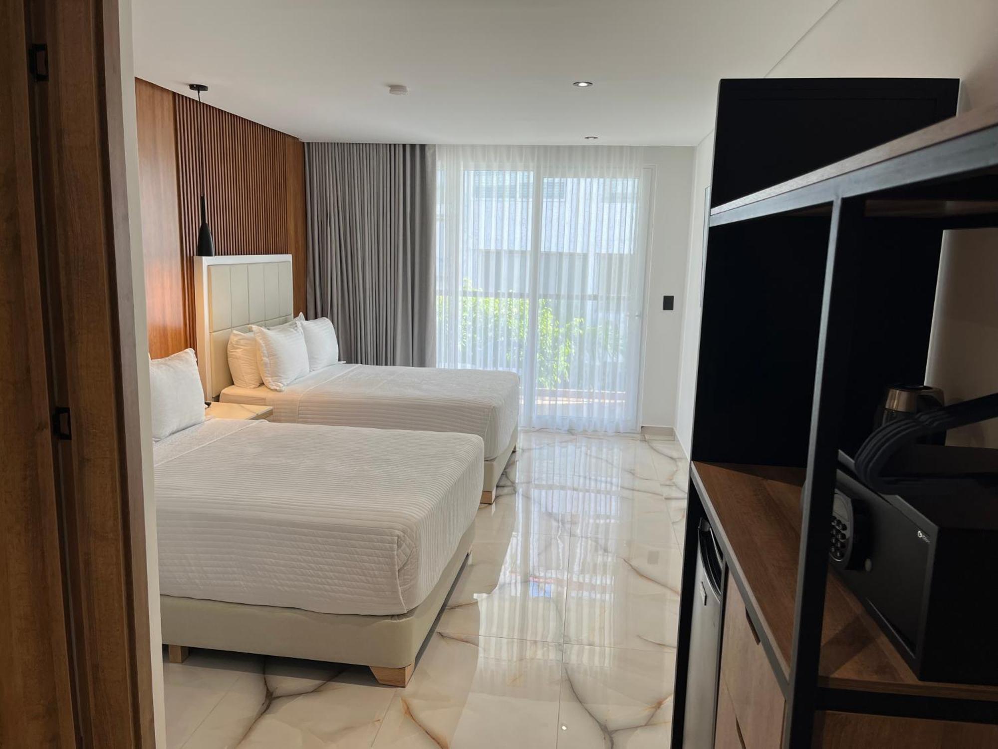 Hotel 111
