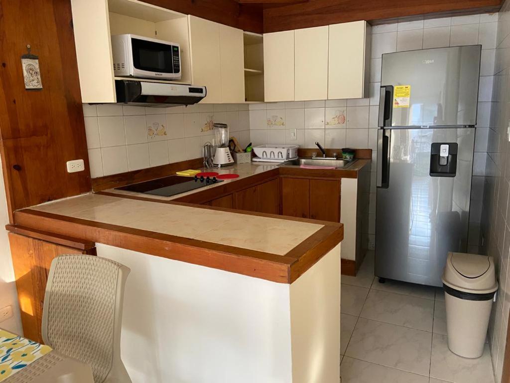 1 Cuadra De La Playa Principal Apartamento
