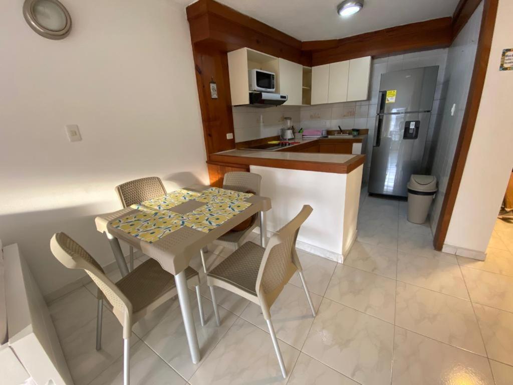 1 Cuadra De La Playa Principal Apartamento *