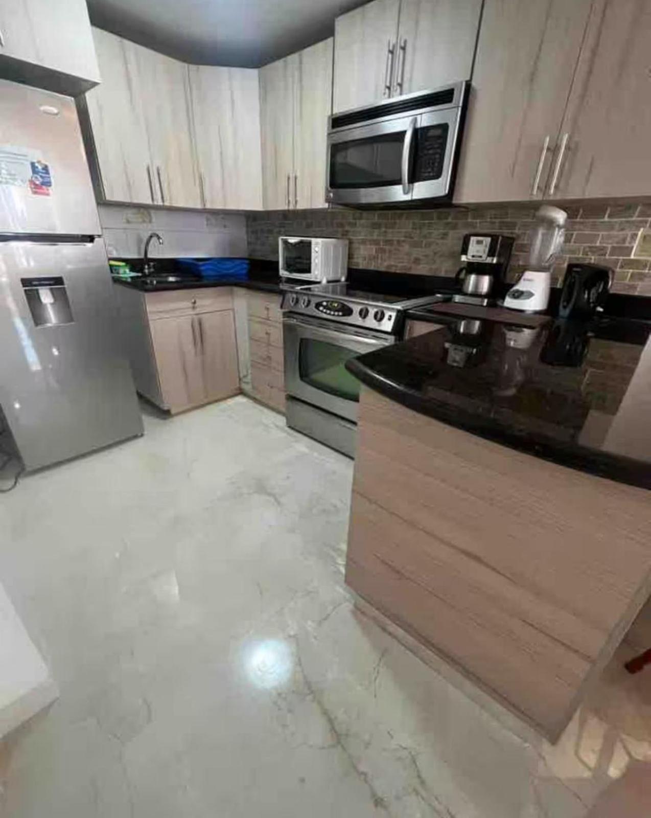 Apartamento 1 Cuadra De La Playa Principal